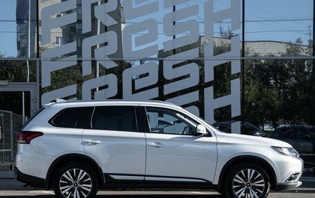 Mitsubishi Outlander III рестайлинг 3, 2018 год, 2 400 000 рублей, 5 фотография
