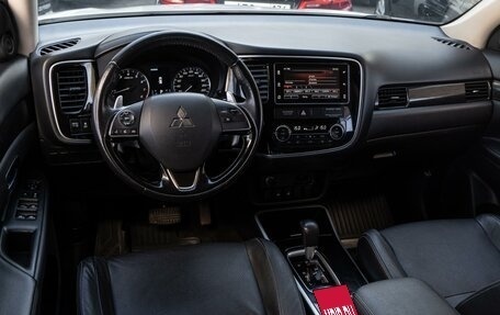Mitsubishi Outlander III рестайлинг 3, 2018 год, 2 400 000 рублей, 8 фотография