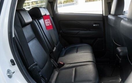 Mitsubishi Outlander III рестайлинг 3, 2018 год, 2 400 000 рублей, 9 фотография