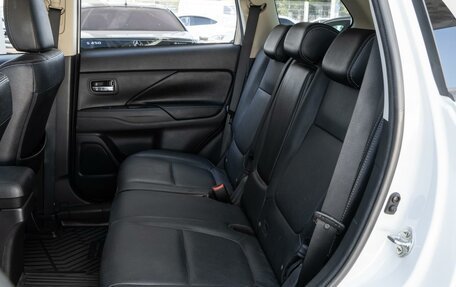 Mitsubishi Outlander III рестайлинг 3, 2018 год, 2 400 000 рублей, 11 фотография