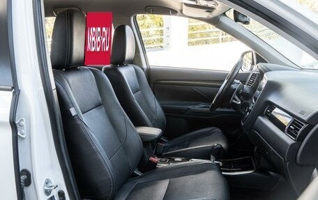 Mitsubishi Outlander III рестайлинг 3, 2018 год, 2 400 000 рублей, 10 фотография
