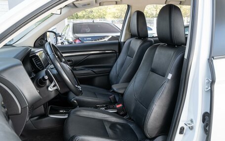Mitsubishi Outlander III рестайлинг 3, 2018 год, 2 400 000 рублей, 12 фотография