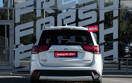 Mitsubishi Outlander III рестайлинг 3, 2018 год, 2 400 000 рублей, 4 фотография