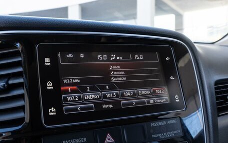 Mitsubishi Outlander III рестайлинг 3, 2018 год, 2 400 000 рублей, 15 фотография