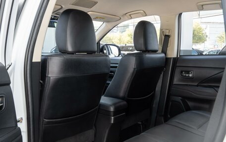 Mitsubishi Outlander III рестайлинг 3, 2018 год, 2 400 000 рублей, 13 фотография