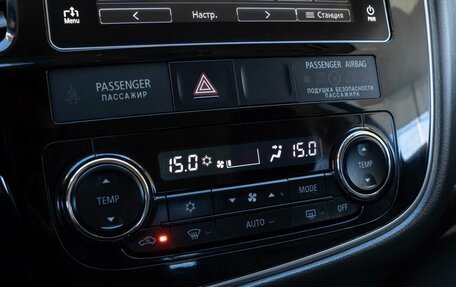 Mitsubishi Outlander III рестайлинг 3, 2018 год, 2 400 000 рублей, 17 фотография