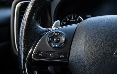 Mitsubishi Outlander III рестайлинг 3, 2018 год, 2 400 000 рублей, 20 фотография