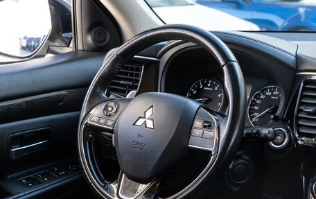 Mitsubishi Outlander III рестайлинг 3, 2018 год, 2 400 000 рублей, 22 фотография