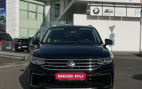 Volkswagen Tiguan II, 2023 год, 4 197 000 рублей, 2 фотография