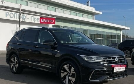 Volkswagen Tiguan II, 2023 год, 4 197 000 рублей, 3 фотография