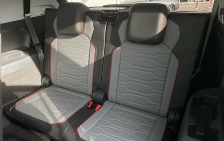 Volkswagen Tiguan II, 2023 год, 4 197 000 рублей, 22 фотография