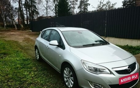 Opel Astra J, 2011 год, 830 000 рублей, 2 фотография