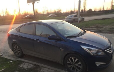 Hyundai Solaris II рестайлинг, 2015 год, 1 050 000 рублей, 2 фотография