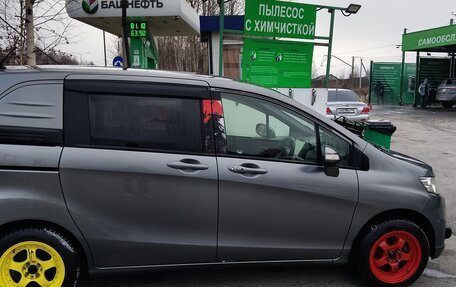 Honda Freed I, 2011 год, 930 000 рублей, 2 фотография