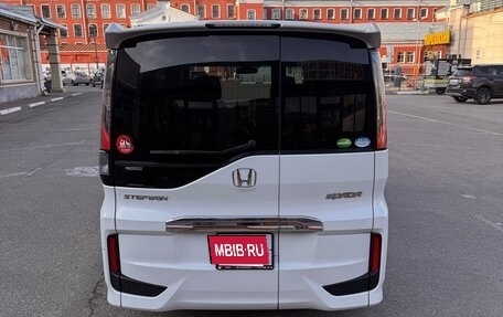 Honda Stepwgn IV рестайлинг, 2018 год, 2 100 000 рублей, 4 фотография
