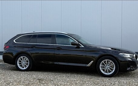 BMW 5 серия, 2022 год, 3 470 000 рублей, 2 фотография