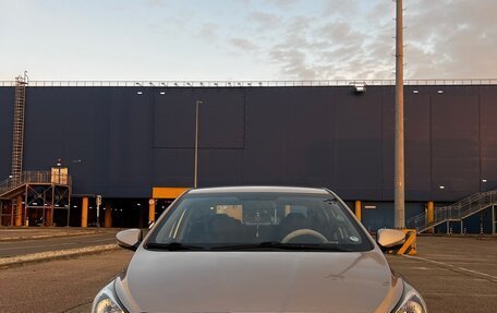 Hyundai Solaris II рестайлинг, 2012 год, 1 599 999 рублей, 1 фотография