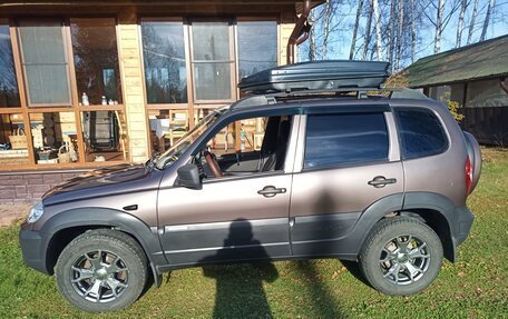 Chevrolet Niva I рестайлинг, 2015 год, 699 000 рублей, 3 фотография