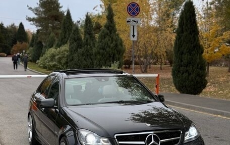 Mercedes-Benz C-Класс, 2011 год, 1 600 000 рублей, 1 фотография