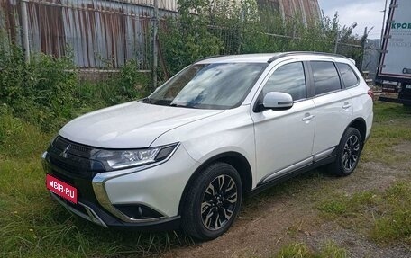 Mitsubishi Outlander III рестайлинг 3, 2022 год, 2 410 000 рублей, 1 фотография