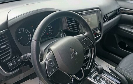 Mitsubishi Outlander III рестайлинг 3, 2022 год, 2 410 000 рублей, 6 фотография