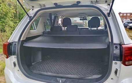 Mitsubishi Outlander III рестайлинг 3, 2022 год, 2 410 000 рублей, 11 фотография