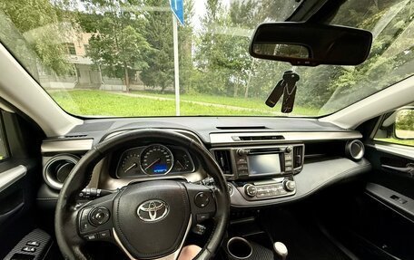 Toyota RAV4, 2015 год, 1 570 000 рублей, 8 фотография