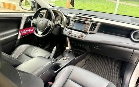 Toyota RAV4, 2015 год, 1 570 000 рублей, 6 фотография