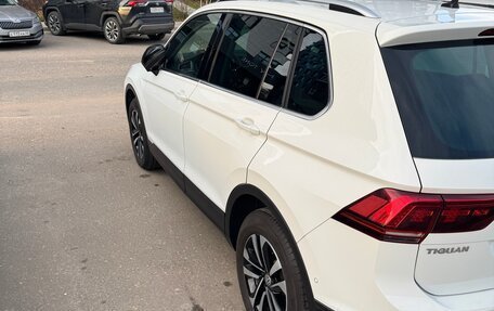 Volkswagen Tiguan II, 2019 год, 2 100 000 рублей, 2 фотография