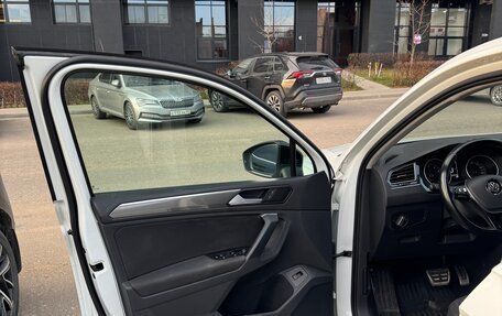 Volkswagen Tiguan II, 2019 год, 2 100 000 рублей, 24 фотография