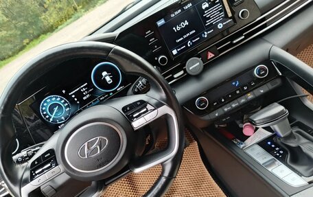 Hyundai Elantra, 2022 год, 2 000 000 рублей, 9 фотография