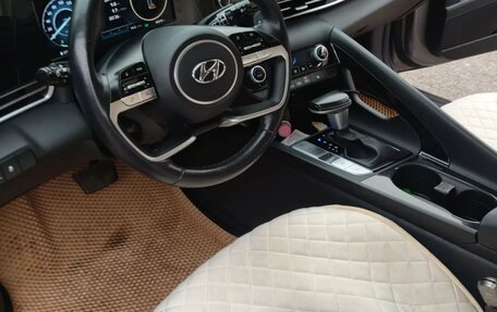 Hyundai Elantra, 2022 год, 2 000 000 рублей, 16 фотография